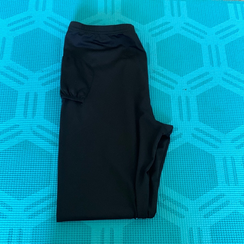 black tennis leggings with side pockets